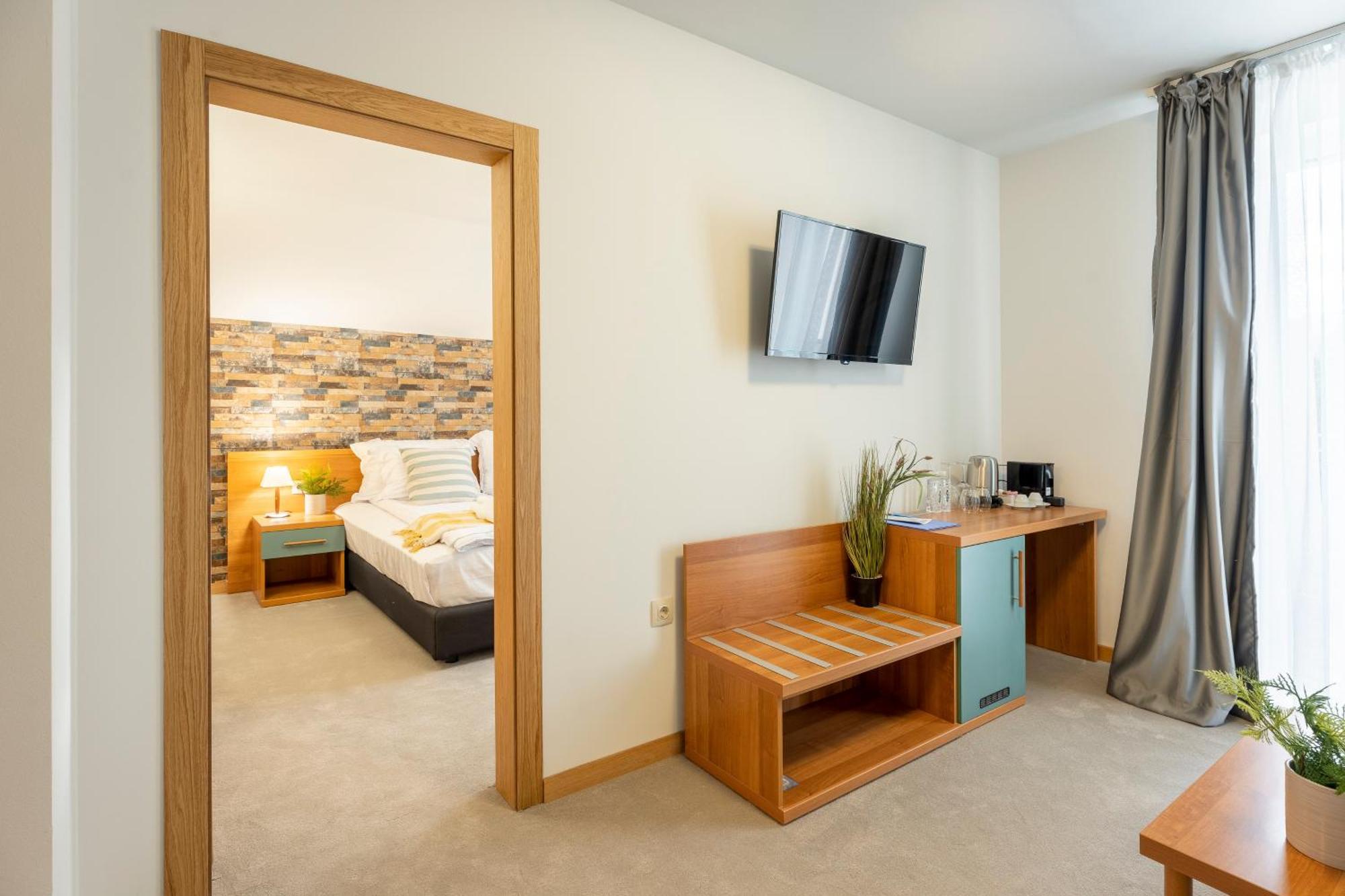 Hotel 103 View Park 4*