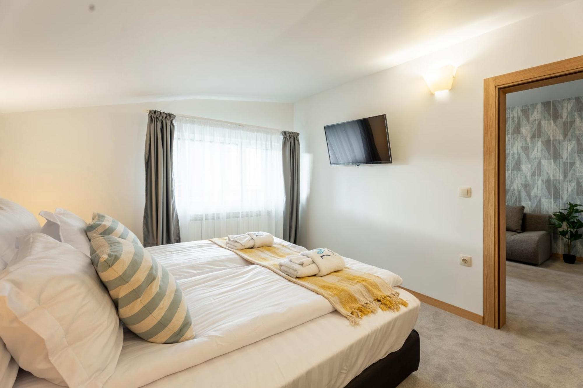 Hotel 103 View Park 4*